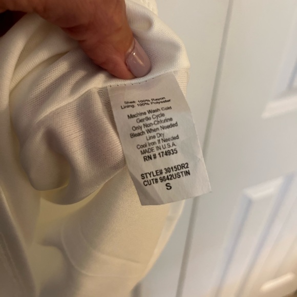 RENEE C. Brand New - without tags - lined and light weight dress - Picture 5 of 6